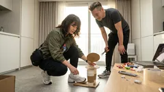 종이컵 2개로 만드는 미니 페달식 쓰레기통, 책상 위 자잘한 쓰레기 해결하기