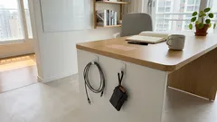 3COINS 마그넷 훅으로 책상 위 물건을 ‘바닥에서’ 없애는 정리법